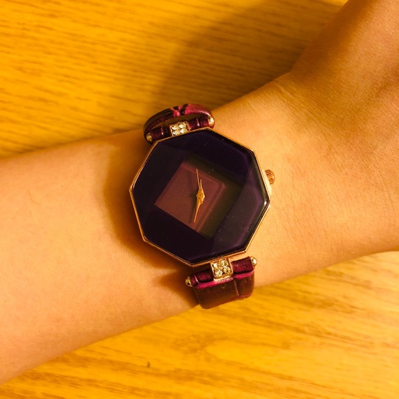 Purple elegant watch - Picture 1 of 4